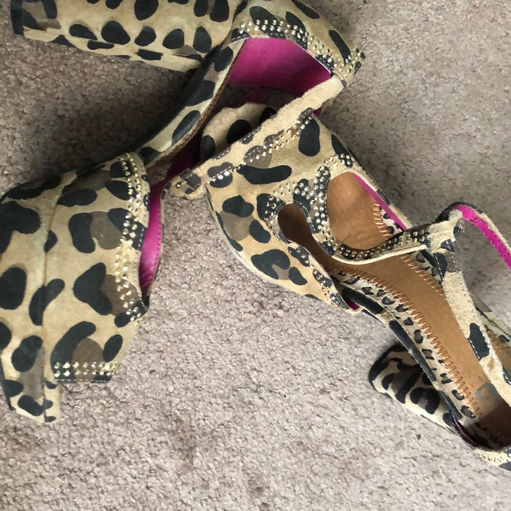Gianni Bini animal print heels in size 8.5